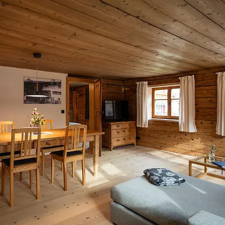 Lexar Hüs Apartment *